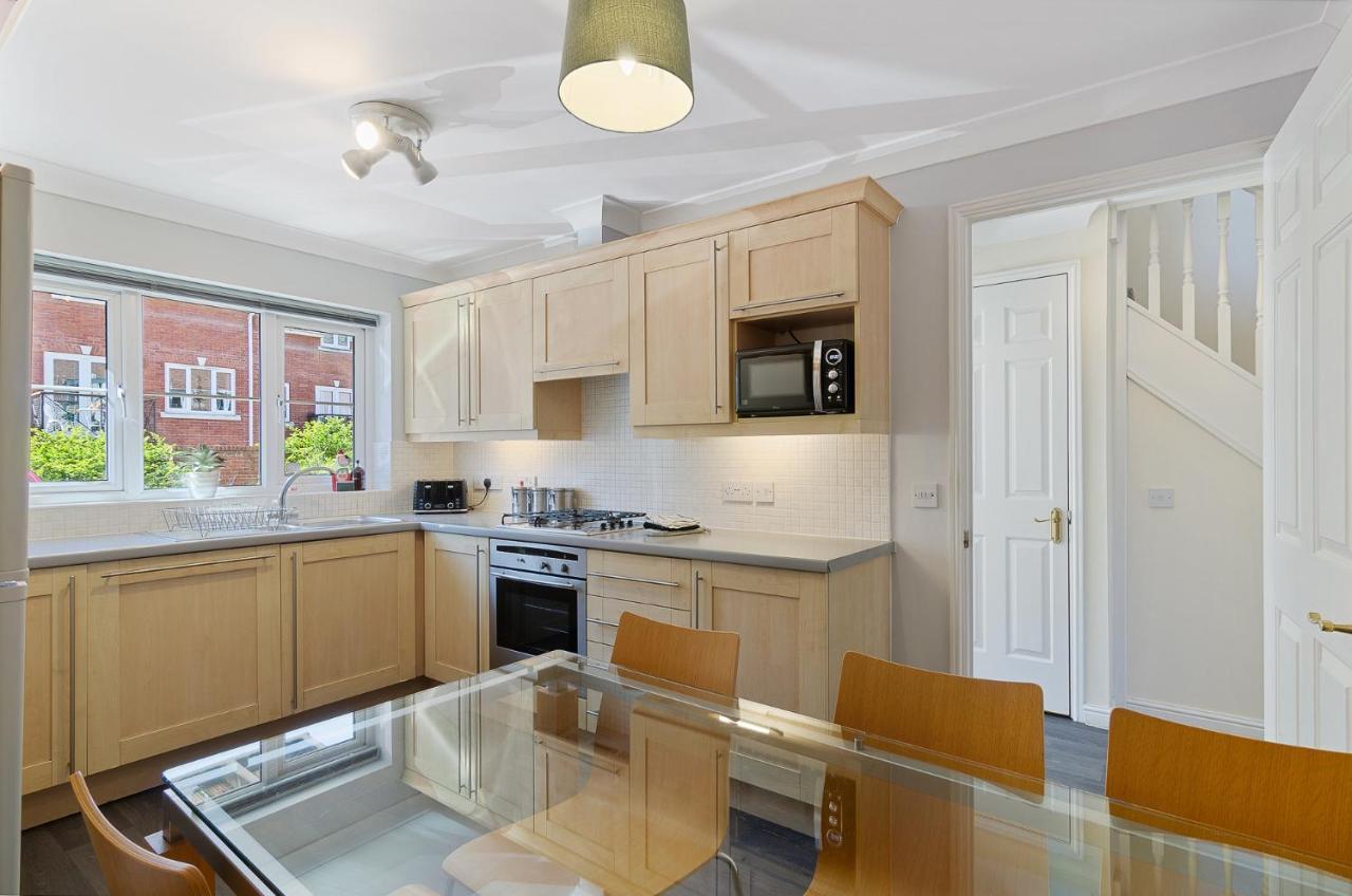 4Br Townhouse Wbalcony Free Parking Fast Wi-Fi NWI Exterior foto