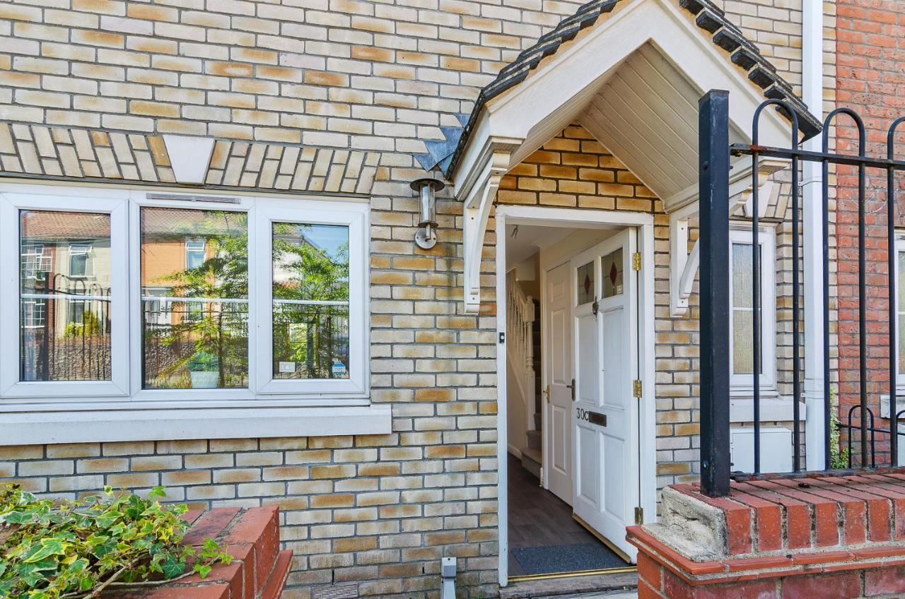 4Br Townhouse Wbalcony Free Parking Fast Wi-Fi NWI Exterior foto