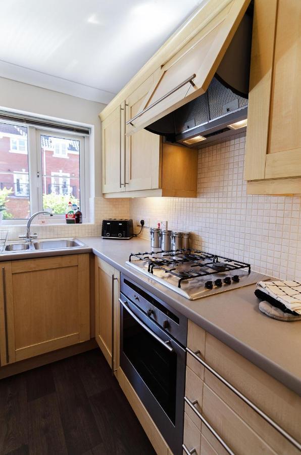 4Br Townhouse Wbalcony Free Parking Fast Wi-Fi NWI Exterior foto