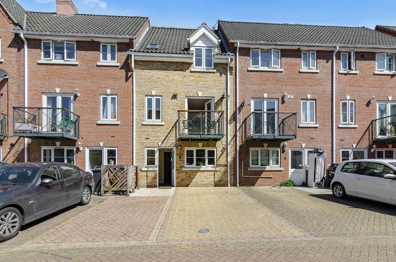 4Br Townhouse Wbalcony Free Parking Fast Wi-Fi NWI Exterior foto