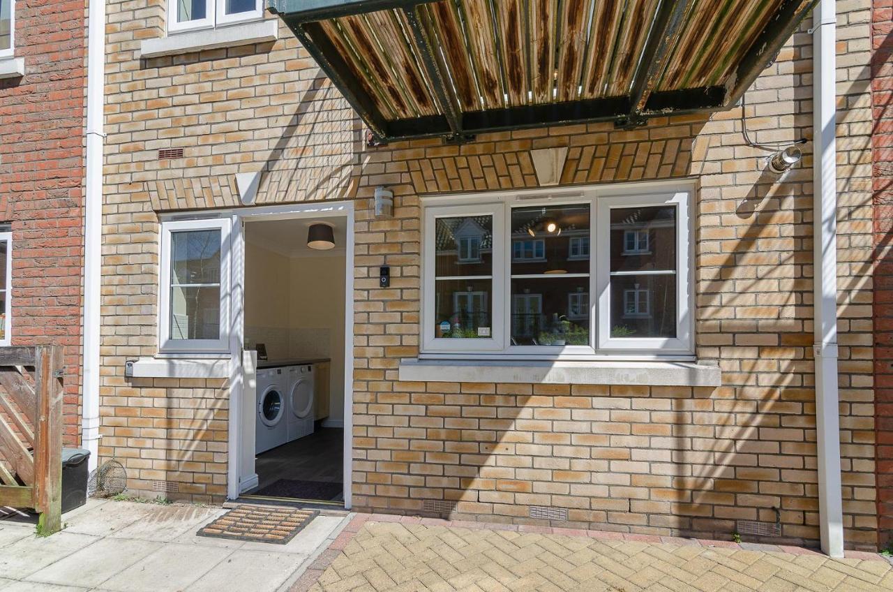 4Br Townhouse Wbalcony Free Parking Fast Wi-Fi NWI Exterior foto